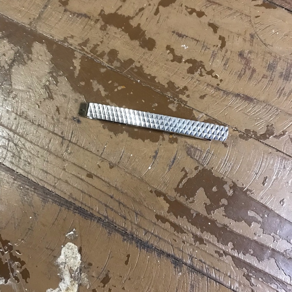 Silver tone Textured Tie Clip